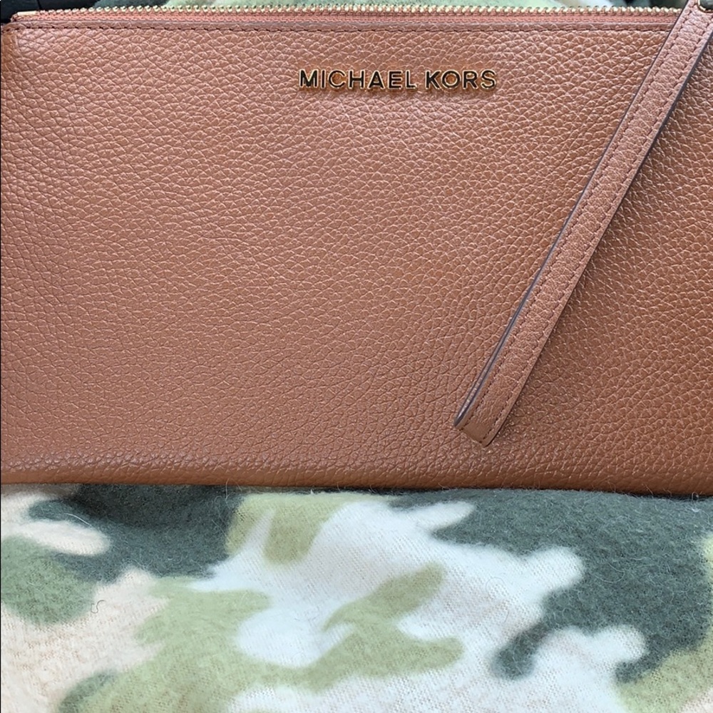 NWT Michael Kors Wristlet